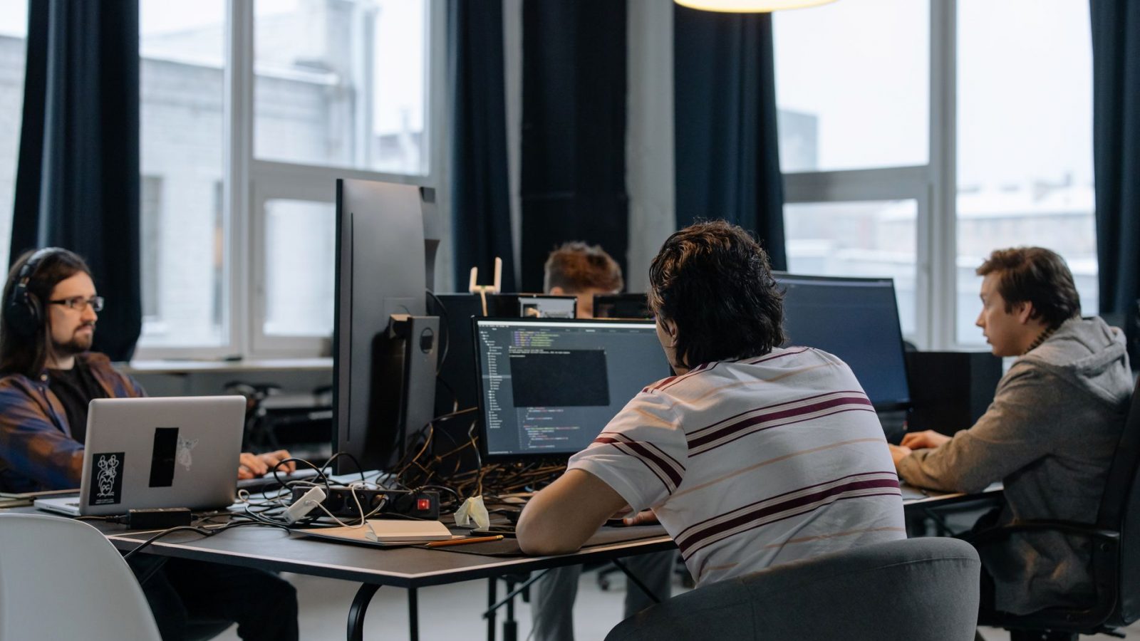Üksi, ilma investoriteta, 6 kuuga: Base44 müüdi Wixile 80 miljoni dollari eest