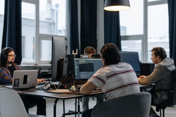 Üksi, ilma investoriteta, 6 kuuga: Base44 müüdi Wixile 80 miljoni dollari eest